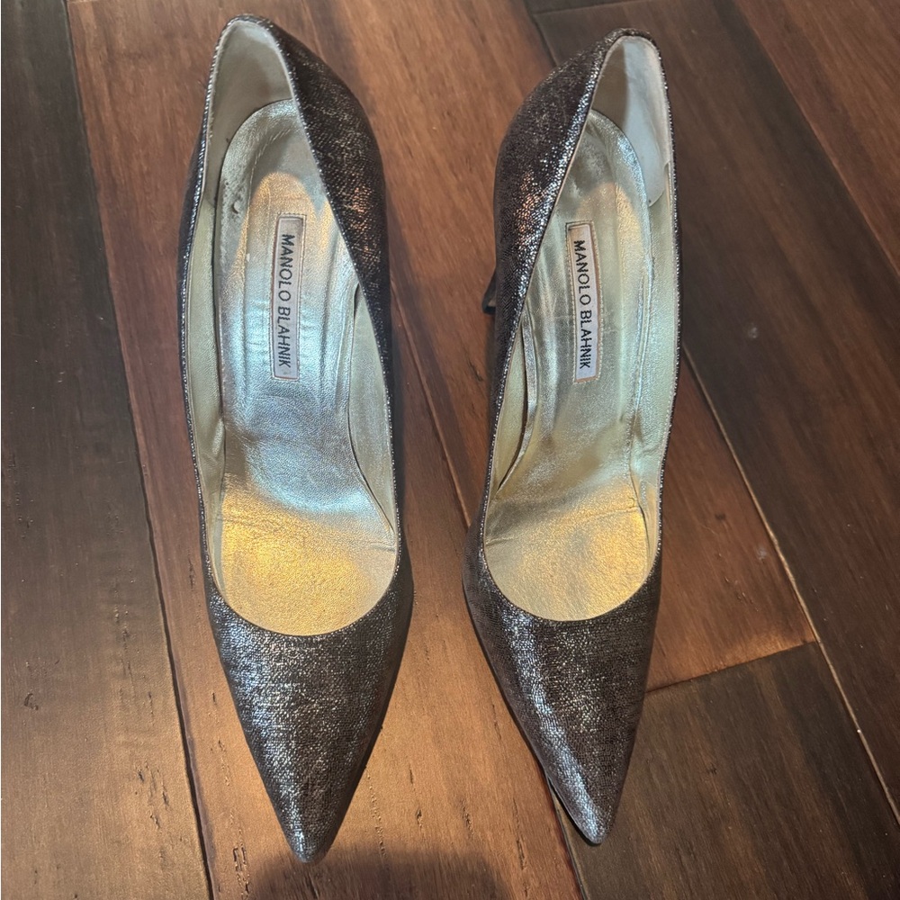 Manolo Blahnik Metallic Gold/Black Pumps
